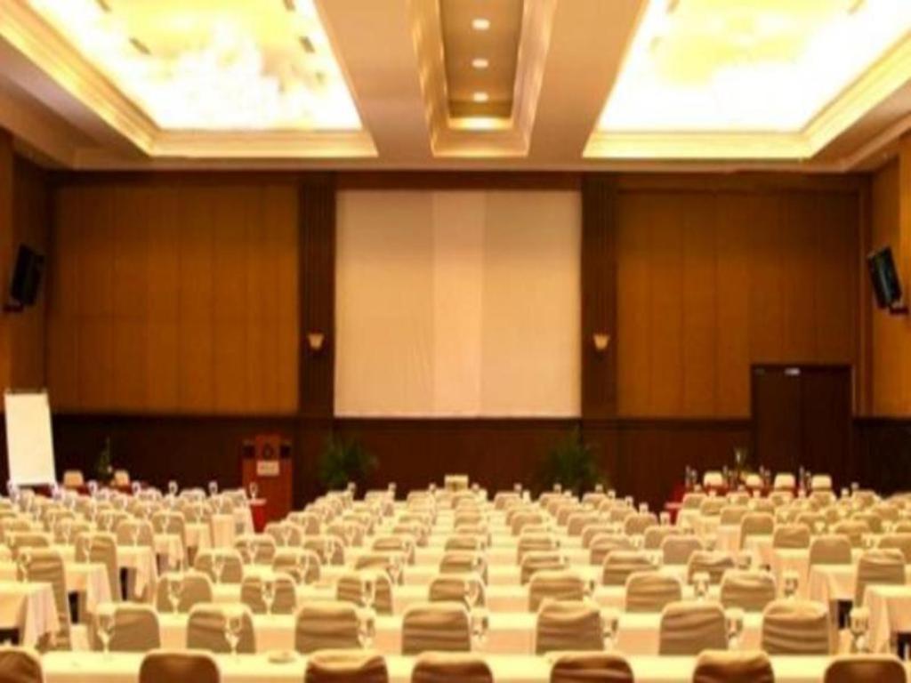 The Sulthan Darussalam Medan Esterno foto